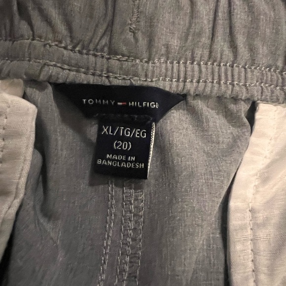Youth size XL (20) Tommy Hilfiger shorts, grey, elastic waist with tie. - Picture 2 of 3